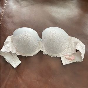 34D Victoria’s Secret push up bra strapless